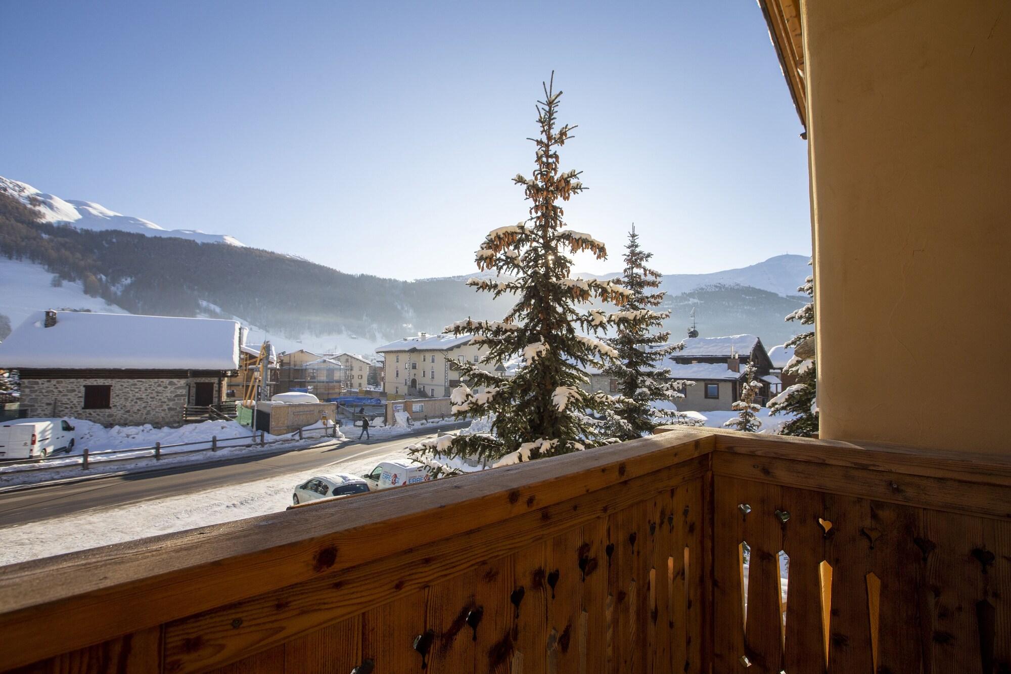 Hotel "La Suisse" Livigno Exterior photo