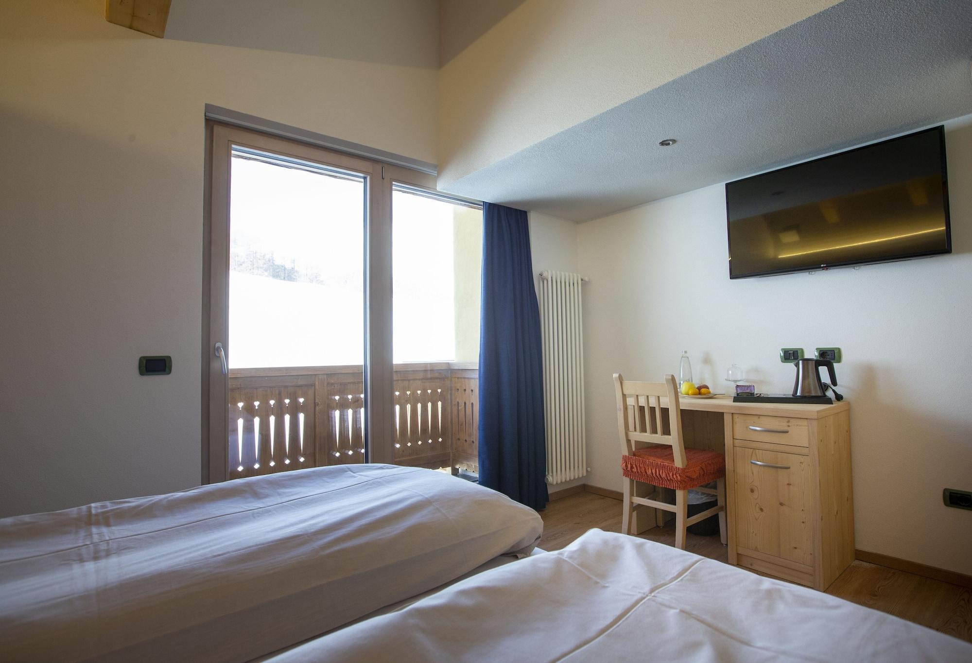 Hotel "La Suisse" Livigno Exterior photo